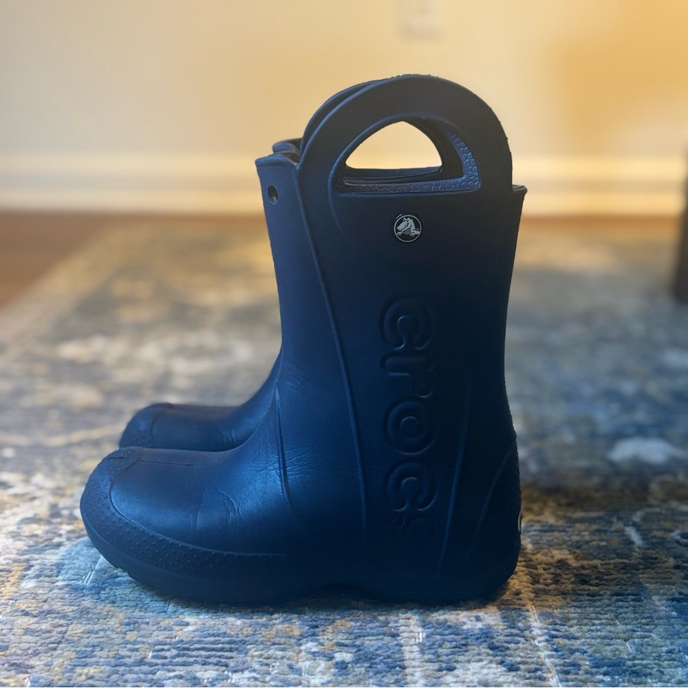 CROCS Navy Blue Handle It Rain Boots with Easy Pull-On Handles (Little Kids 2)